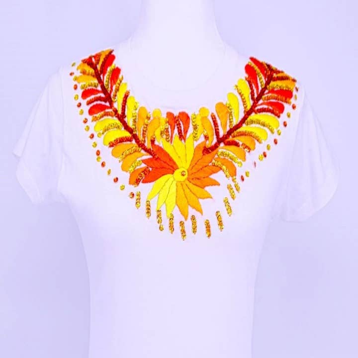 Håndbroderet T-Shirt -Hvid- Orange, Gul og Rav for engroshandel hos My Little Maria