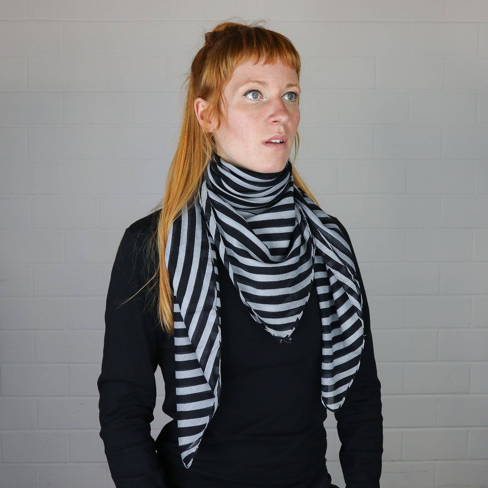 Tribal Trade GmbH – Großhandel Schal – Unisex – Baumwolltuch Ringe grau quadratisches Tuch6