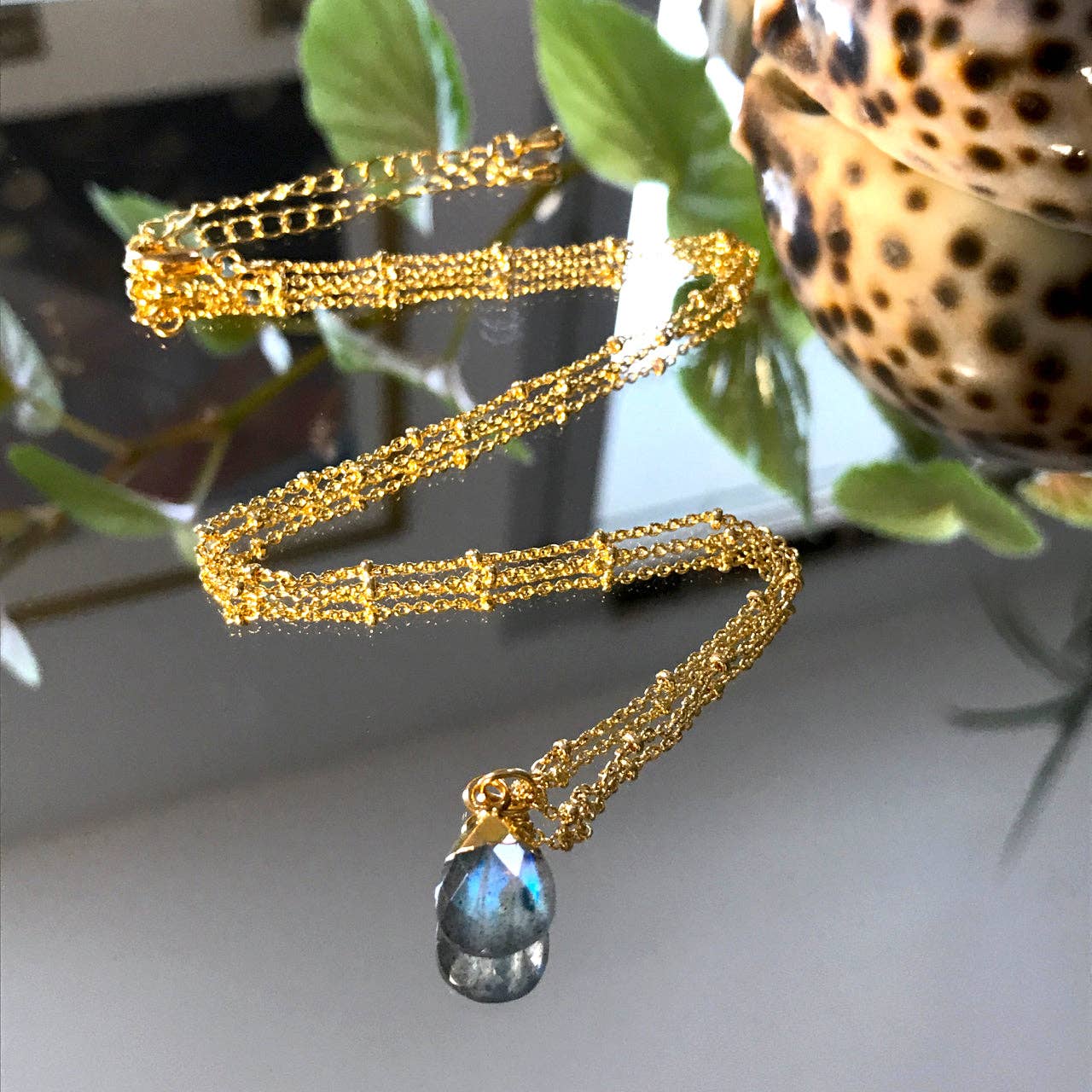 TOURMALYN - Wholesale Pendant/Charm Necklace - Pendant "HÉLÈNE" gold-plated with Labradorite stone5