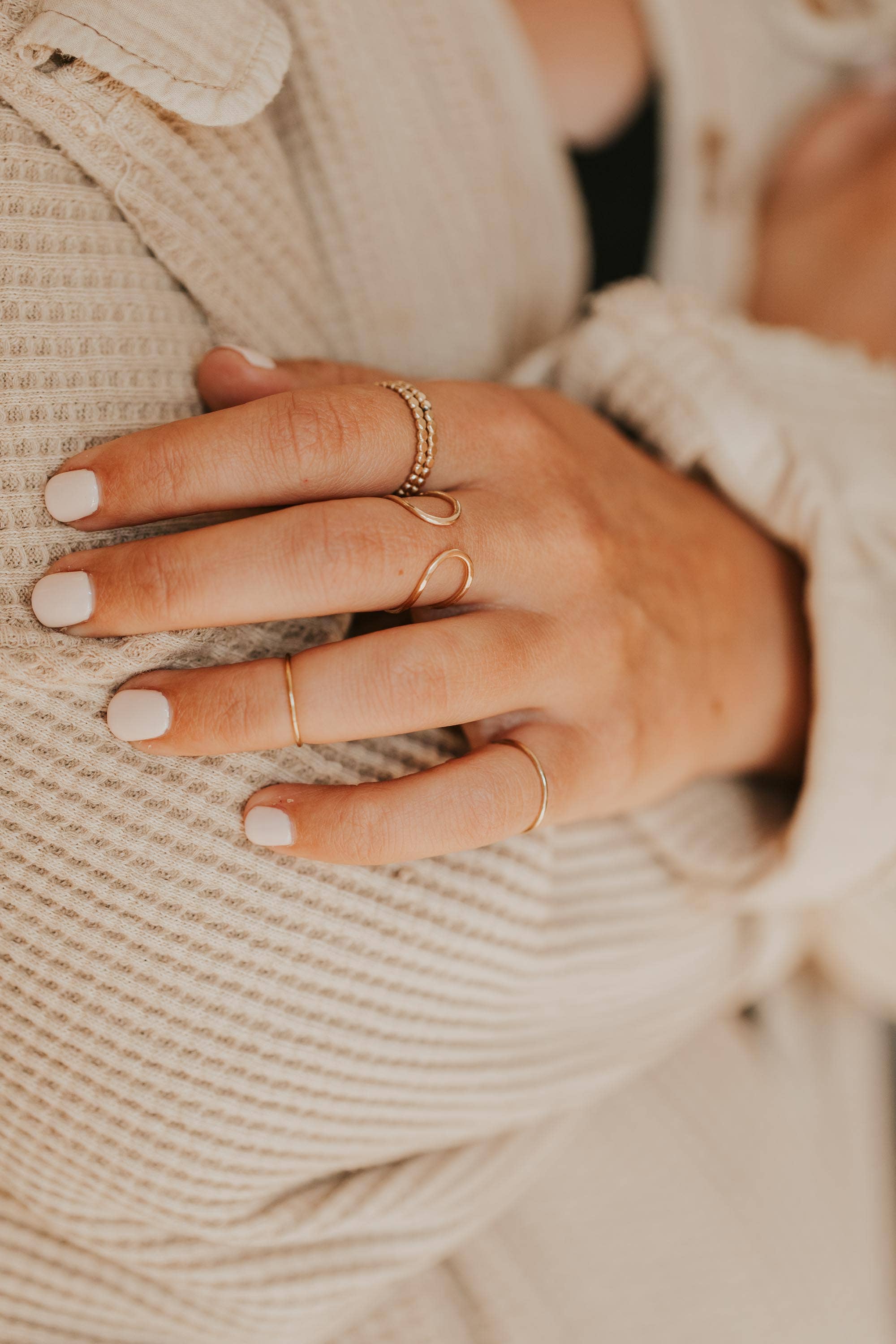 Hello Adorn - Vente Anneau/bague à empiler - Bague Revolve | Remplissage en or 14 carats + argent sterling9