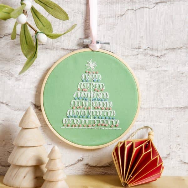 Wool Couture Company – Engroshandel Broderitilbehør – Juletræ Broderi Kit