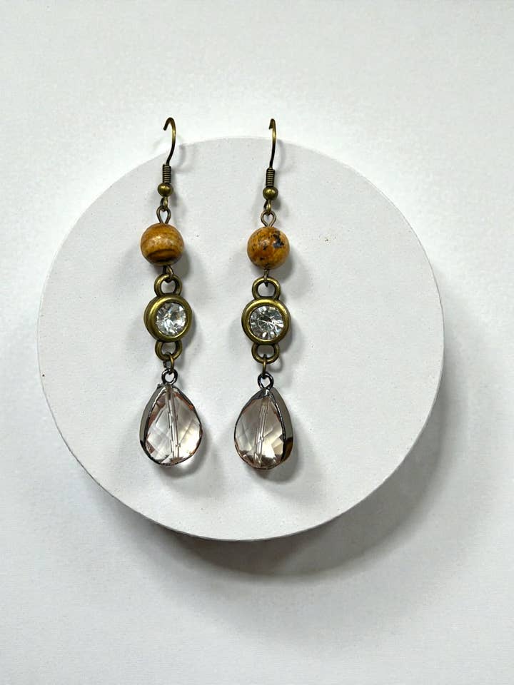 Jaspis- und Diamantohrring mit Tropfenform für den Großhandel von Ava Capri