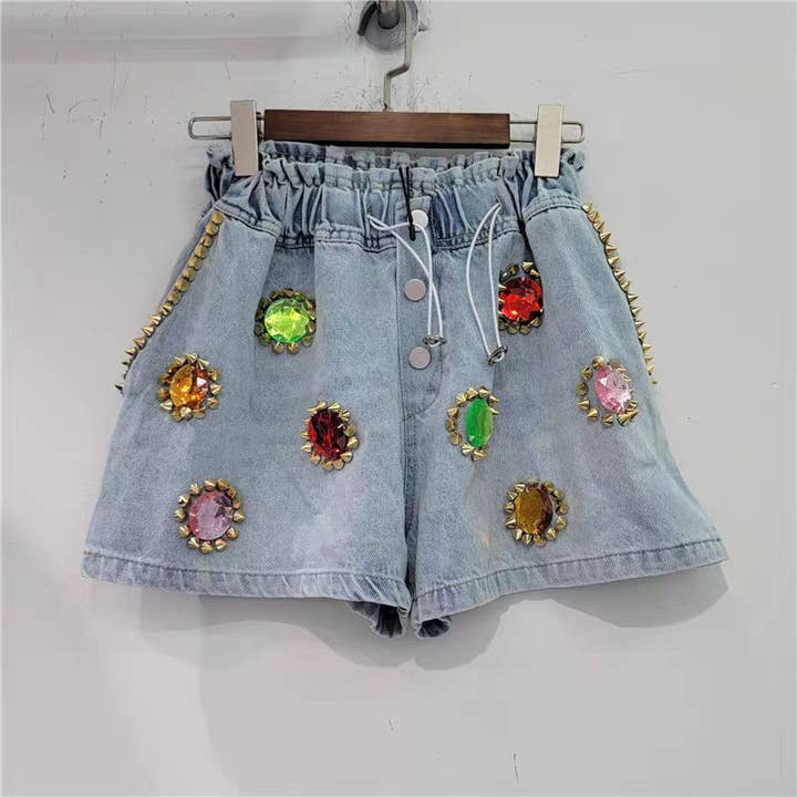 Shorts di jeans con diamanti colorati: eleganza estiva per la vendita all'ingrosso da parte di Productseeker