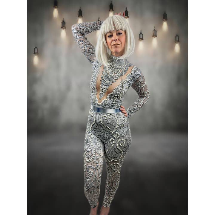 Body de luxe Venus en strass et diamants, tenue argentée pour la vente par Manifestie