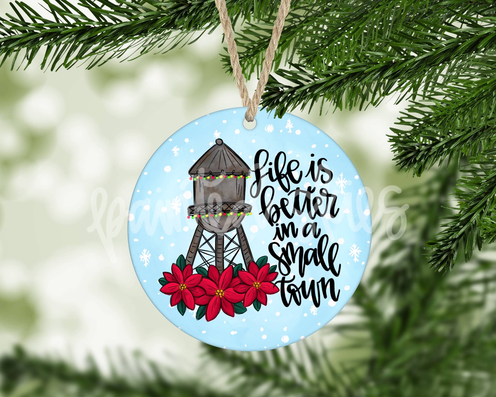 Painted Skies - Vente Objets de décoration - Décoration de château d'eau « La vie est meilleure dans une petite ville »