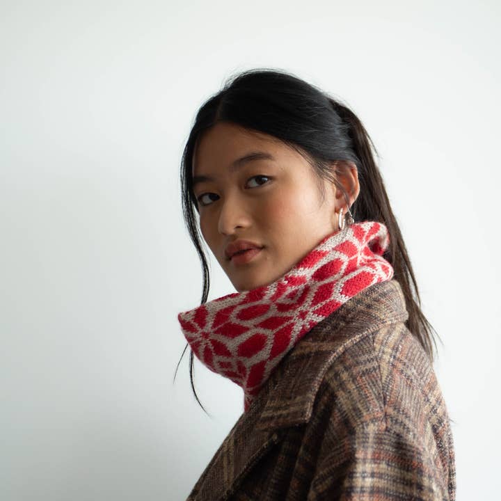 Lalura - Wholesale Scarf - Women's - Tessellated stars neck red7