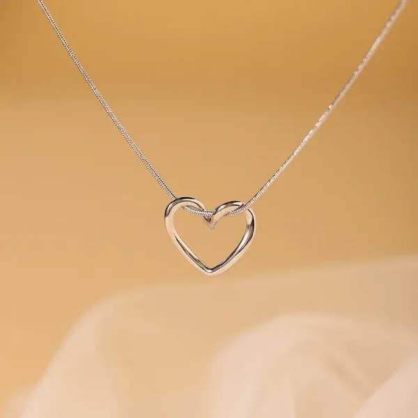 18K Gold Minimalist Heart Chain Necklace for wholesale by Yaya's Luxe Wholesale