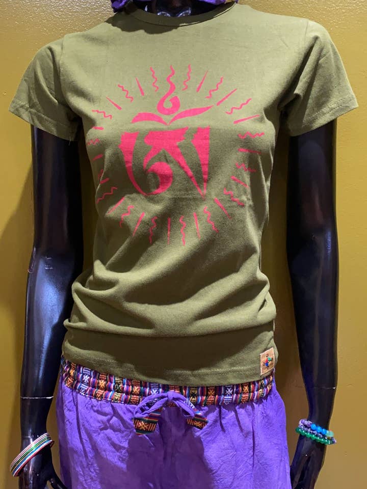 Camisa Tibetana Om Babydoll Tee — Prepack de 5 por atacado de Katmandu Trading Co.