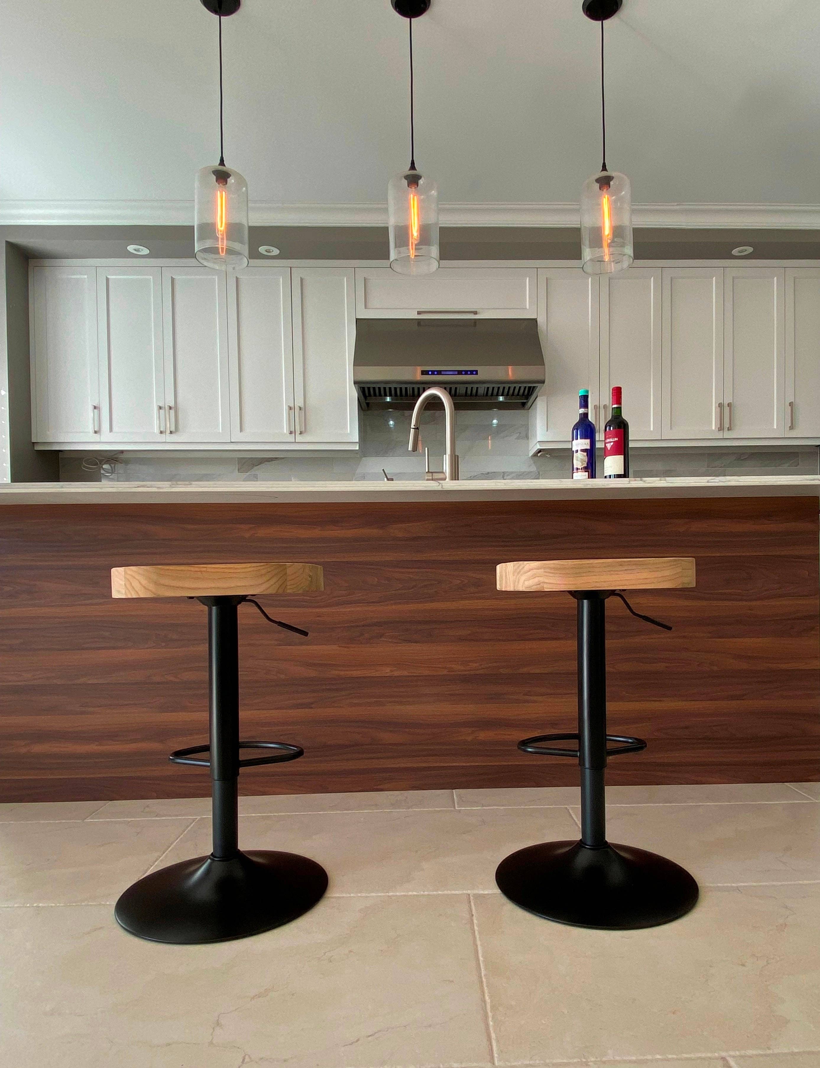 Seat4uhome - Vente Tabouret - Tabouret de bar Muskoka en bois d'orme - Prix par article1