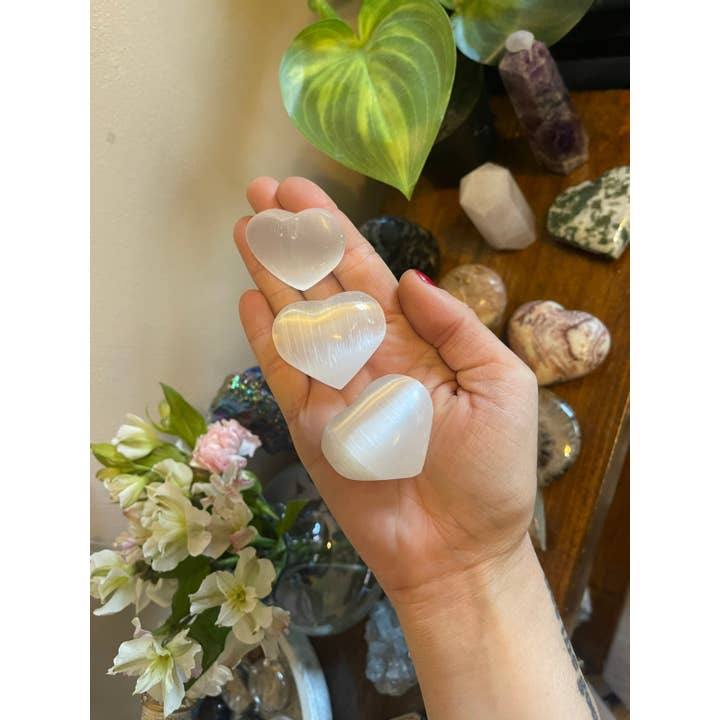 Tumbledshop - Wholesale Spiritual stone/crystal - Selenite Crystal Hearts, Heart Shaped Crystal, Puffy Gemston1