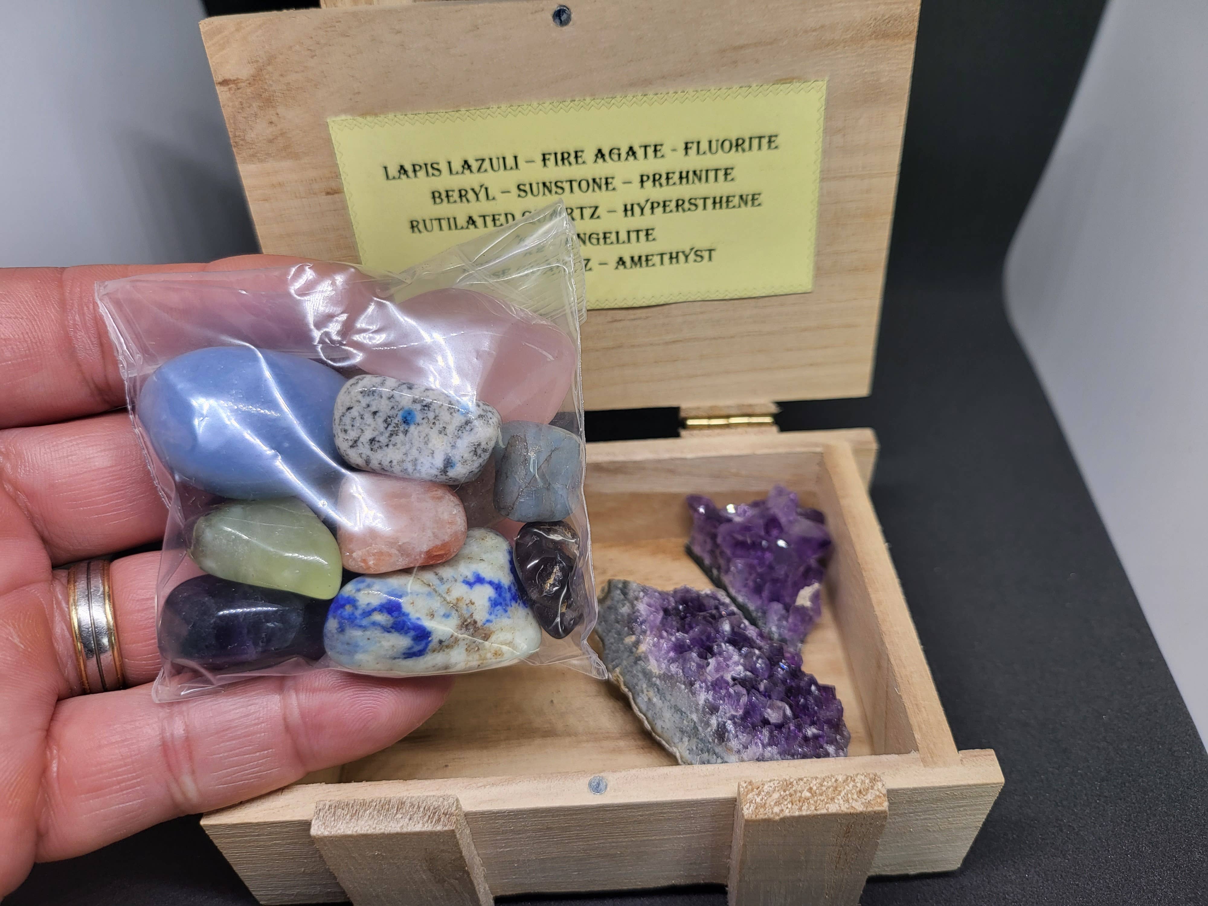 Crystal Cove – wholesale Spiritual stone/crystal – Tresure Box With Assortment Of Crystals2