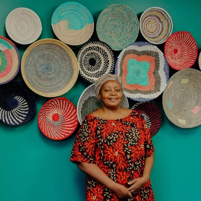 Natural Spiral Raffia Fruit Basket for wholesale on Faire1