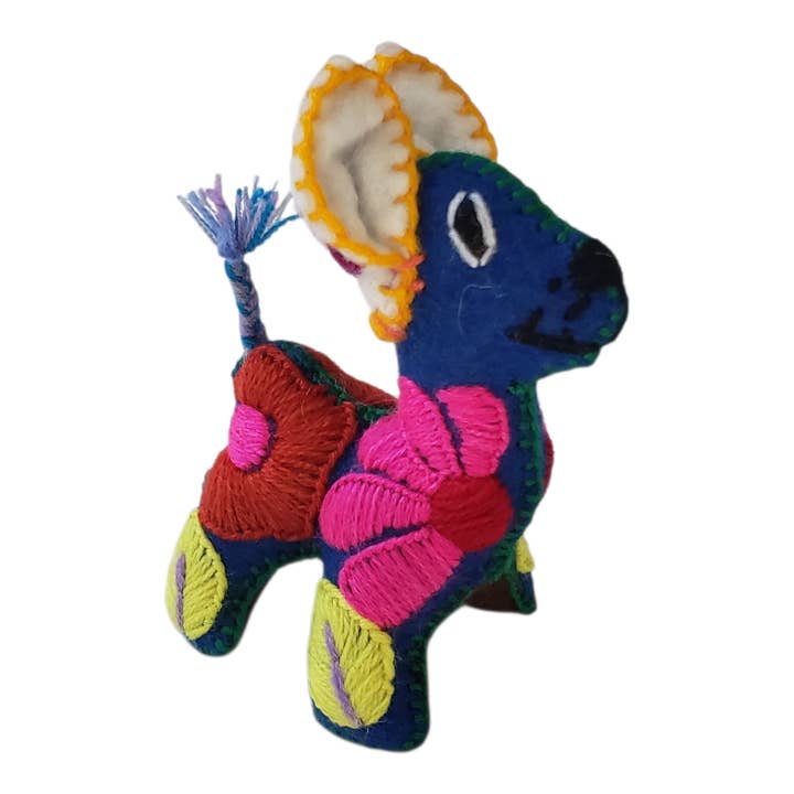 Mini Chihuahua Animalito pour la vente par The Little Pueblo