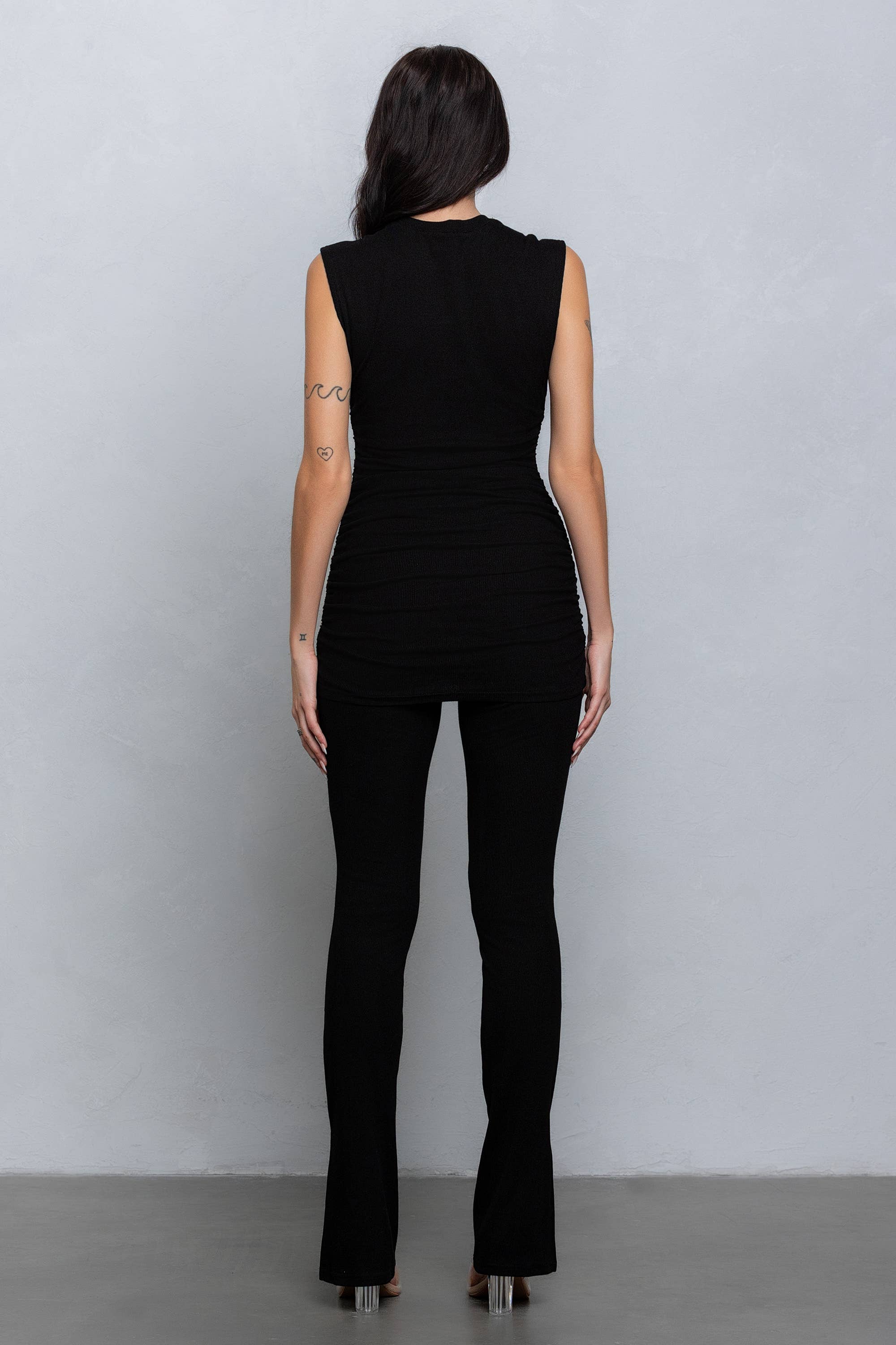 No Vacancy - Wholesale Set met top en broek (GEEN Loungewear) - Dames - Set met geribbelde mouwloze top en broek9