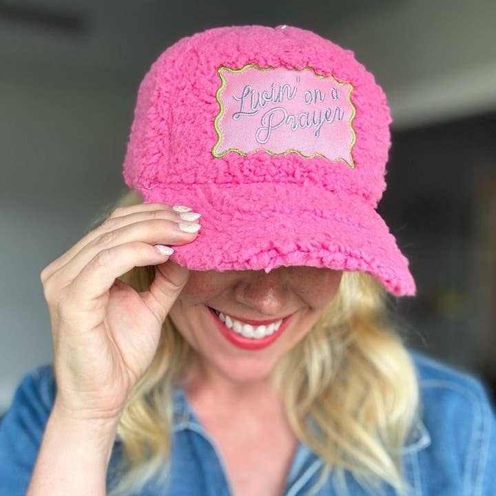 Casquette de baseball brodée - "Livin' on a Prayer" - Sherpa rose pour la vente par Taylor Elliott Designs