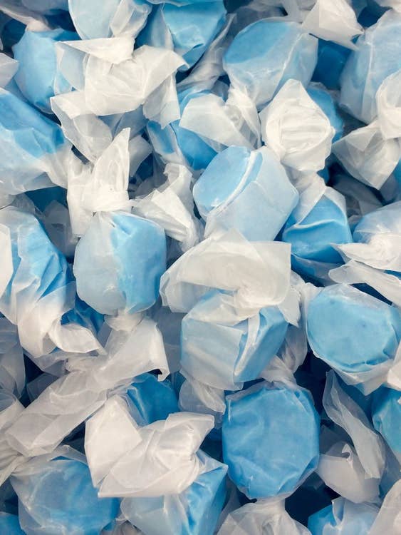 Taffy à la framboise bleue 25 lb. pour la vente par Forbes Candies, Inc.