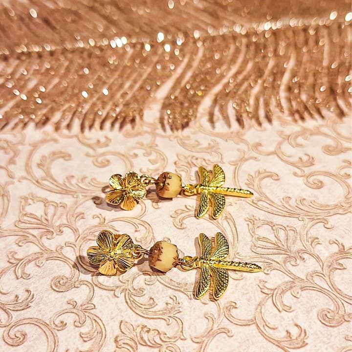 Dragonfly pearl earrings for wholesale by Lydée Déco