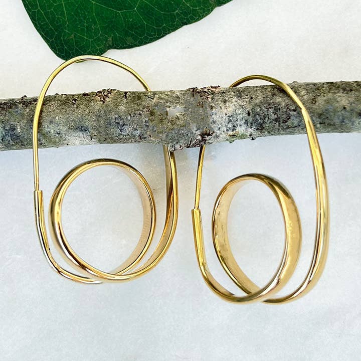 Boucles d'oreilles Bumi - Laiton, Indonésie pour la vente par Women's Peace Collection