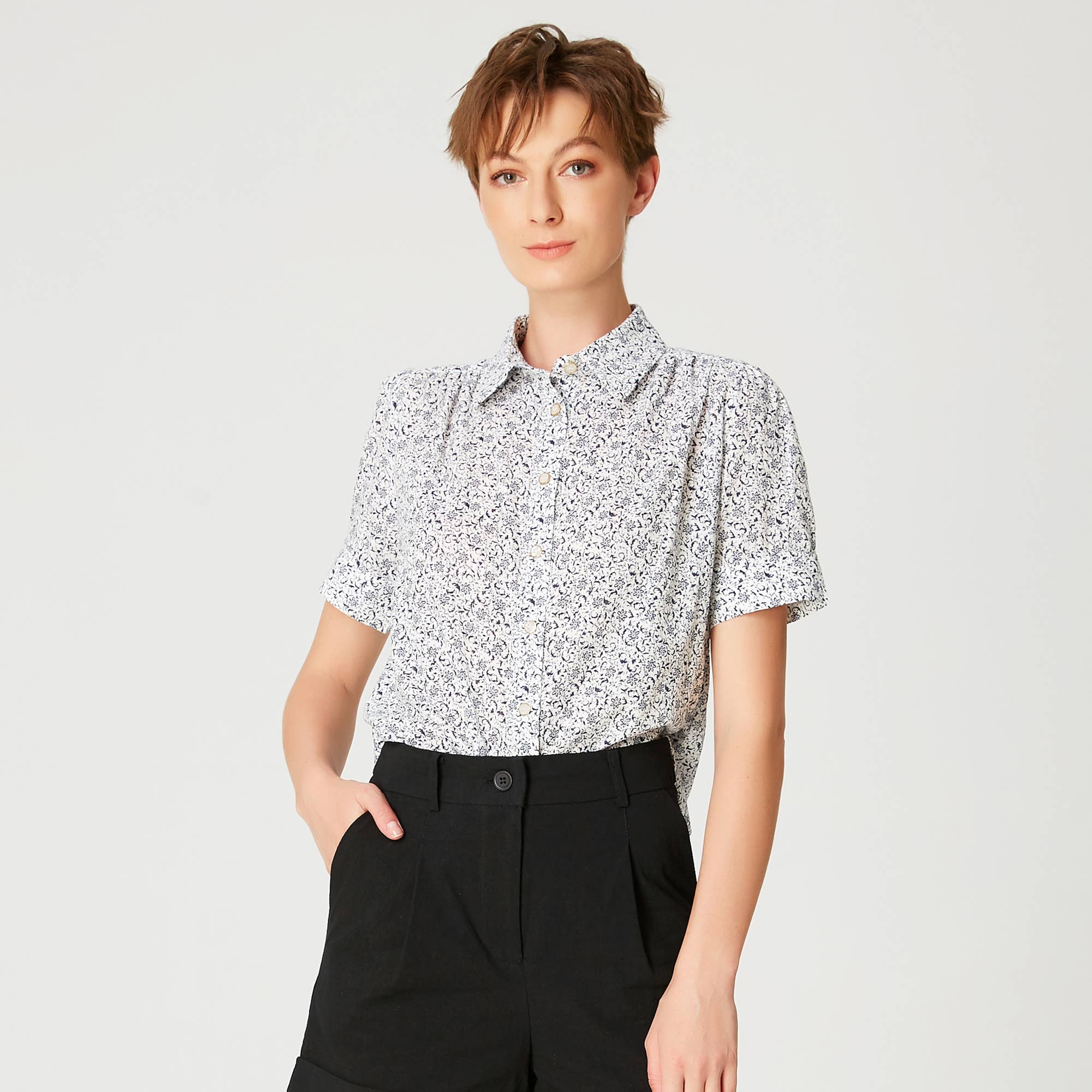 White Floral print short sleeve straight shirt for wholesale on Faire2