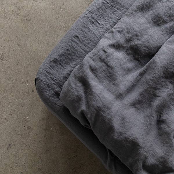 LinenMe - Wholesale Fitted Sheet - Linen Fitted Sheet Grey Stone Washed2