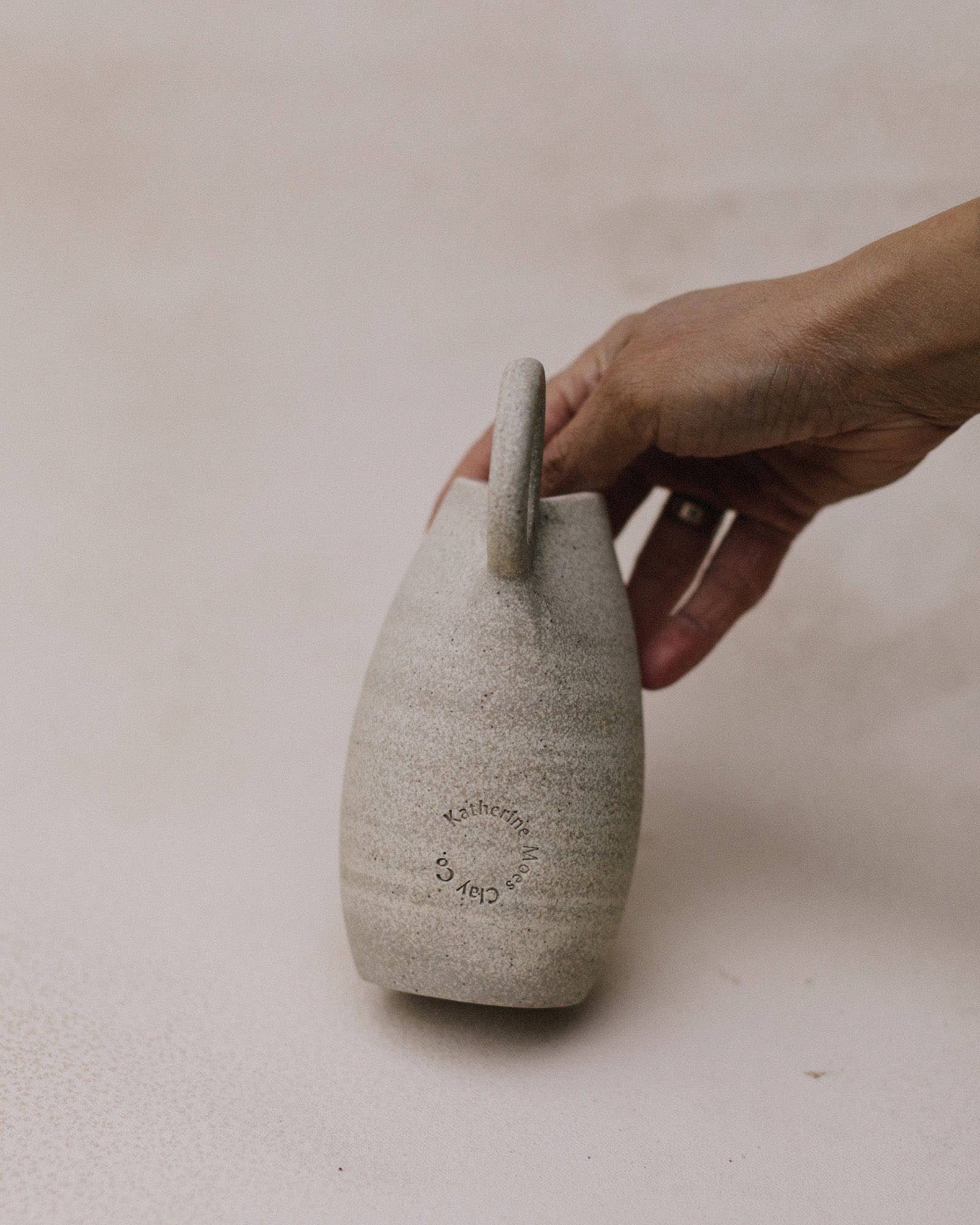 Katherine Moes Clay Co - Vendita all'ingrosso Caraffe - Brocca Petite Ring3