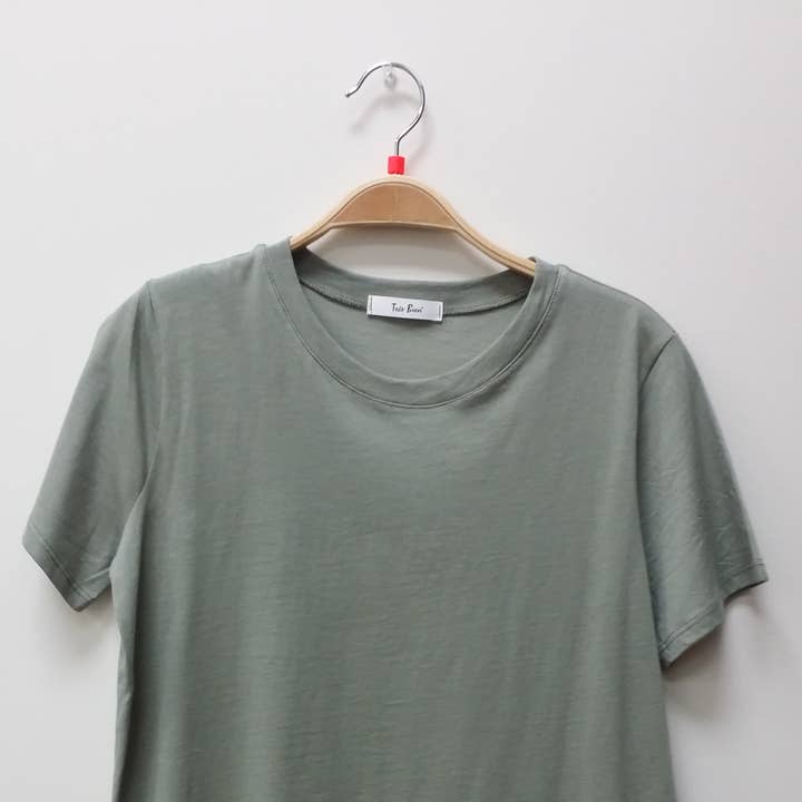 COTTON GRAPHIC BASE TOP and other Purchase Wholesale un cafe dispone tres tipos base. Free Returns & Net 60 Terms on Faire trending on Faire.