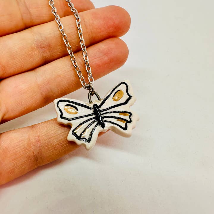 Pendente borboleta branca, colar de cerâmica artesanal, animal por atacado de Bottega Krua