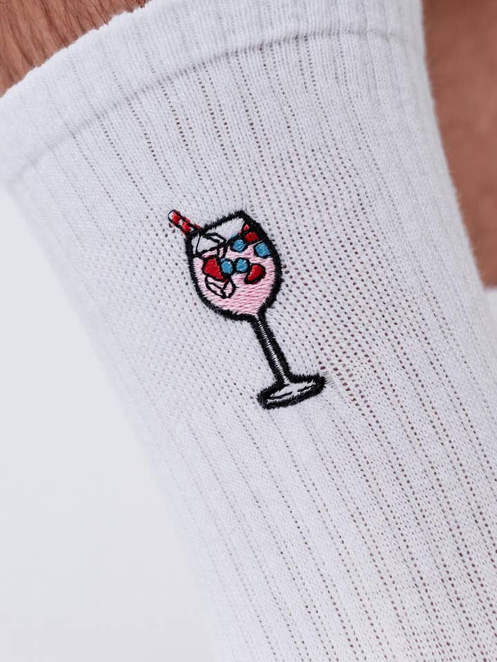 Berry Spritz | Embroidered organic cotton socks for wholesale by Fashion Drinks