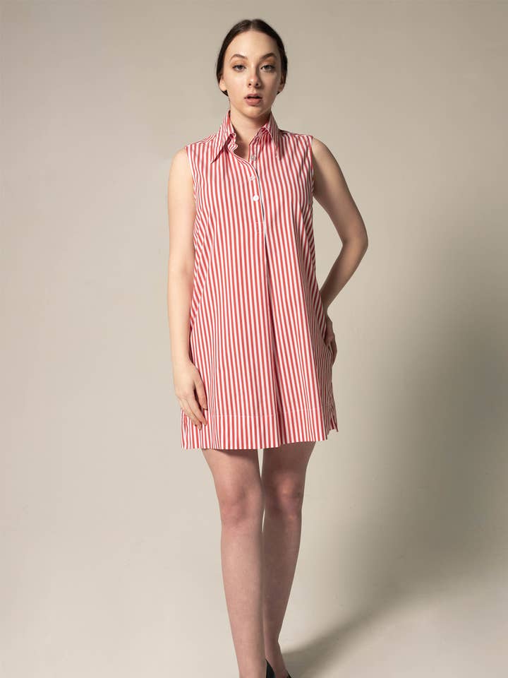 Robe sans manches à rayures rouges en coton italien pour la vente par Le Réussi®