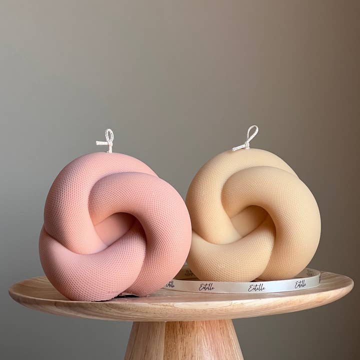 Handmade Knot Candle: Trendy Vegan Home Decor for wholesale by Estelle Studio