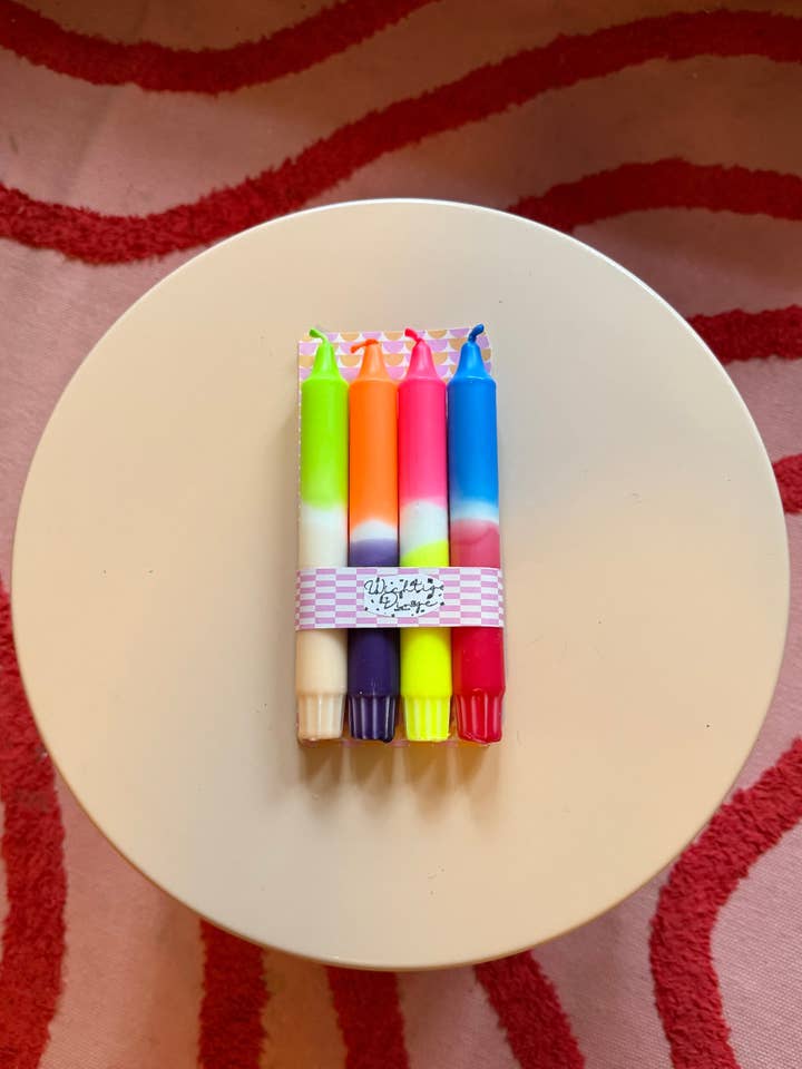 Bougies Dip Dye Set de 4 Sachet Coloré - Décoration Design Teintée à la Main pour la vente par Wichtigedinge