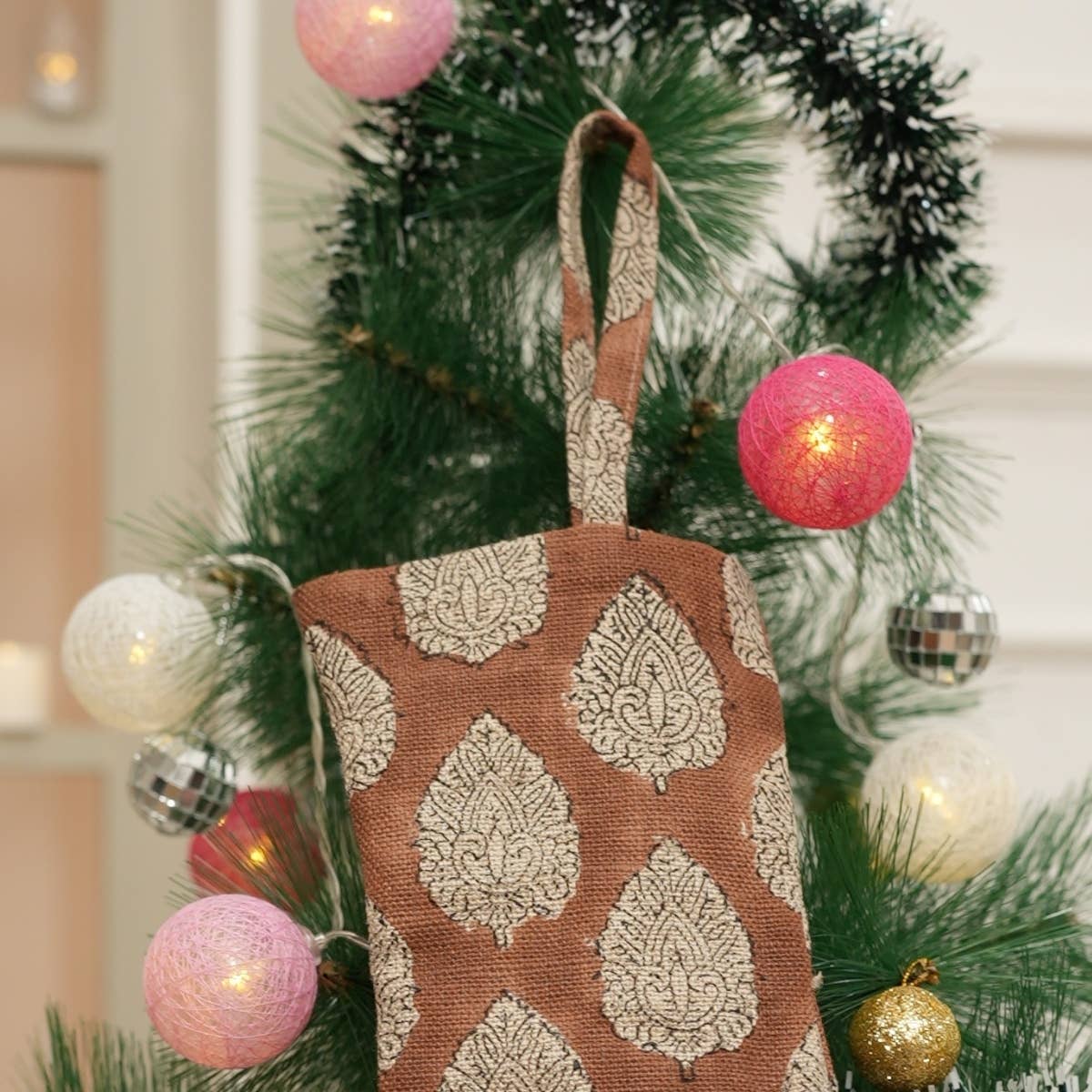 Fabdivine - Vente Collants festifs - Chaussette de Noël sculptée à la main - Feuille de bétel2