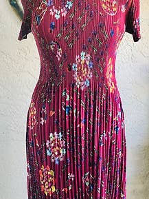 Kortærmet 42“ plisseret kjole 201943 for engroshandel hos Lou Nardi