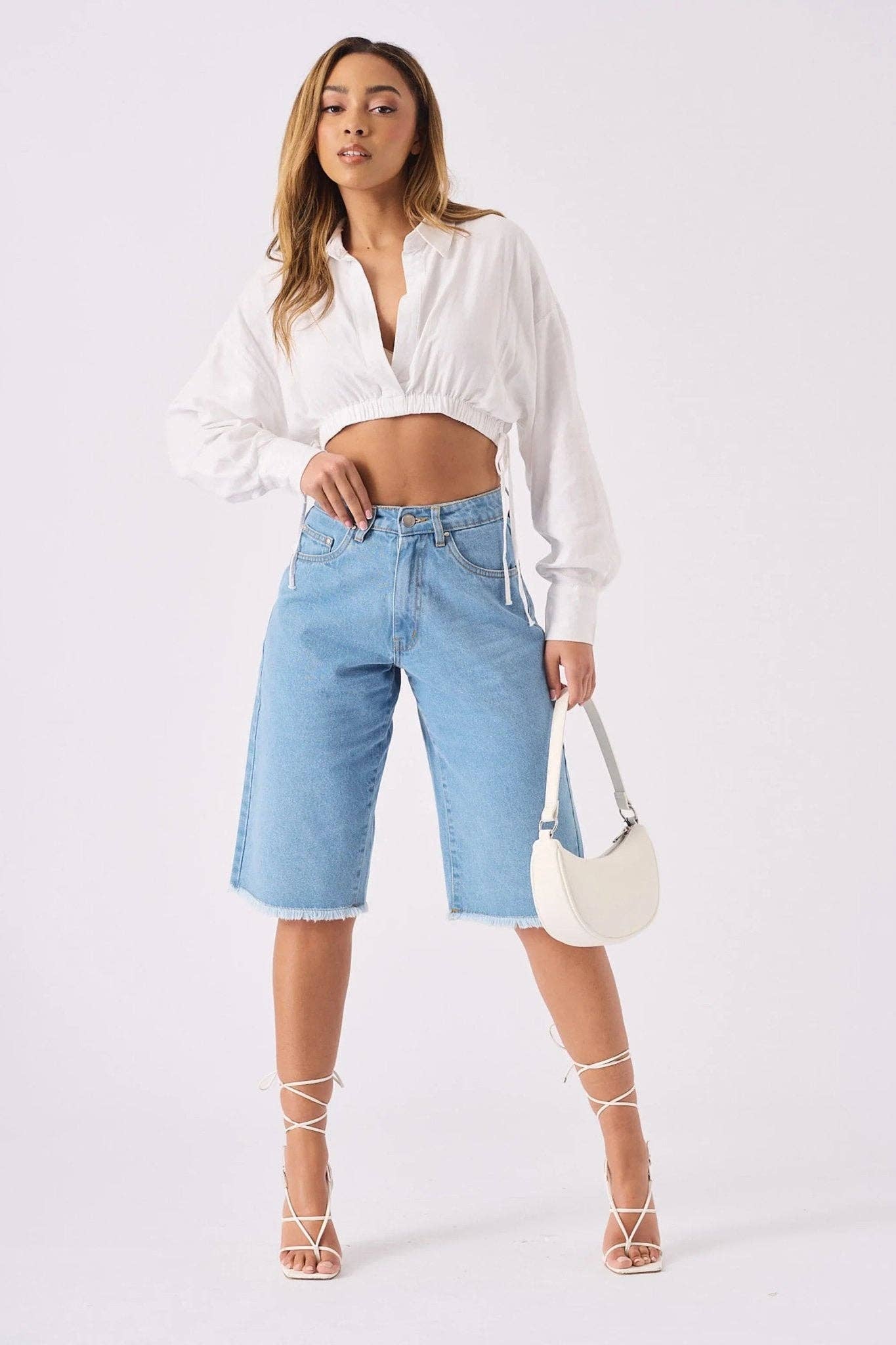 JMOJO UK Limited – Großhandel Shorts – Damen – Elara Longline Denim-Shorts – Hellblaue Waschung0