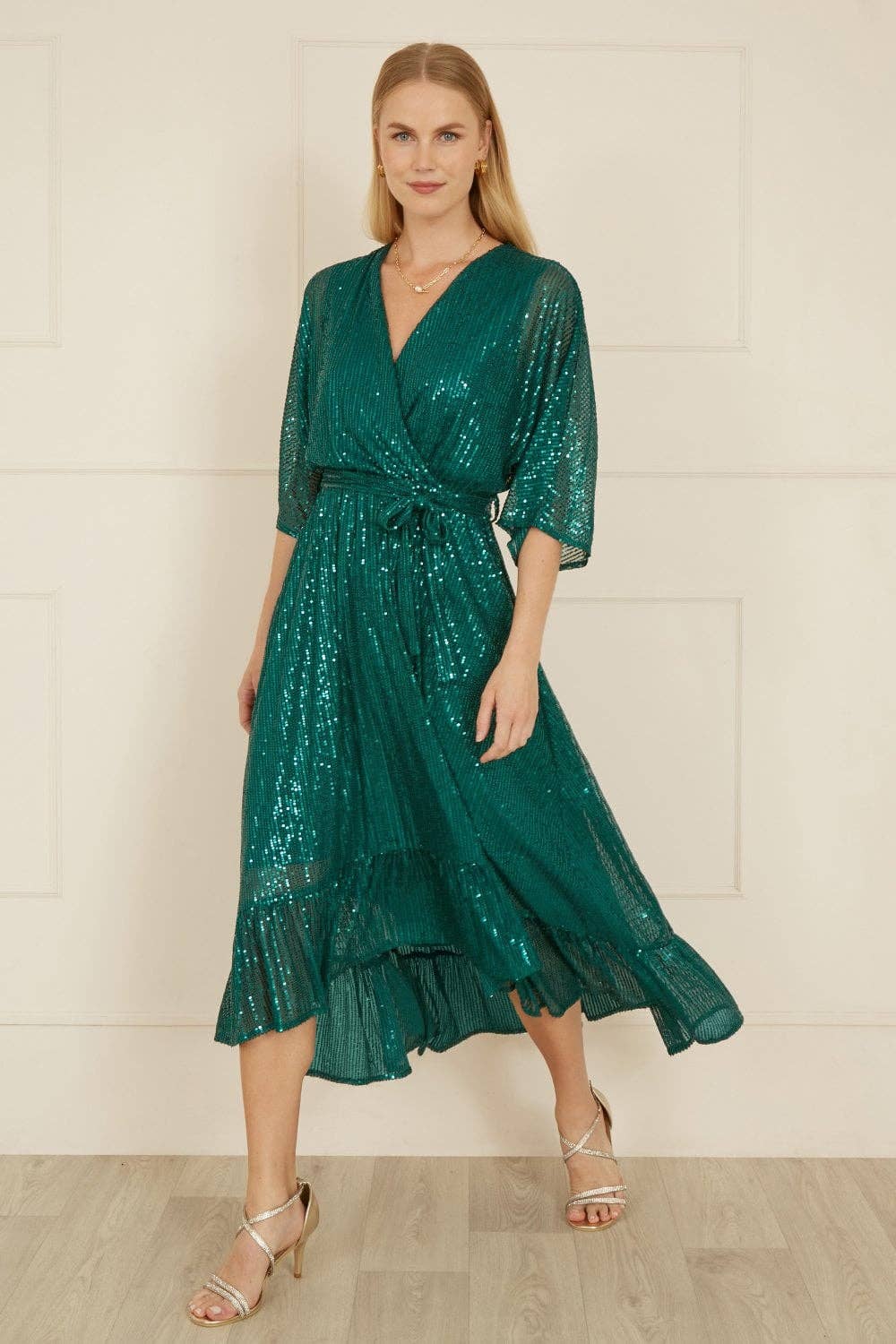 Vert Robe portefeuille midi kimono à sequins verts Yumi en vente sur Faire0
