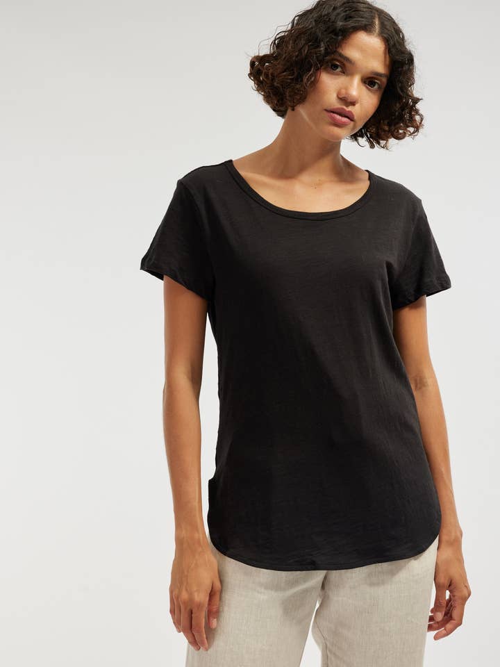 Maglietta con Orlo Arrotondato Fallon - Nero per la vendita all'ingrosso da parte di Amelius