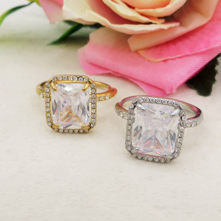 KALILA - Anello regolabile in ACCIAIO inossidabile con cubic zirconia taglio smeraldo for wholesale by Daemon srls