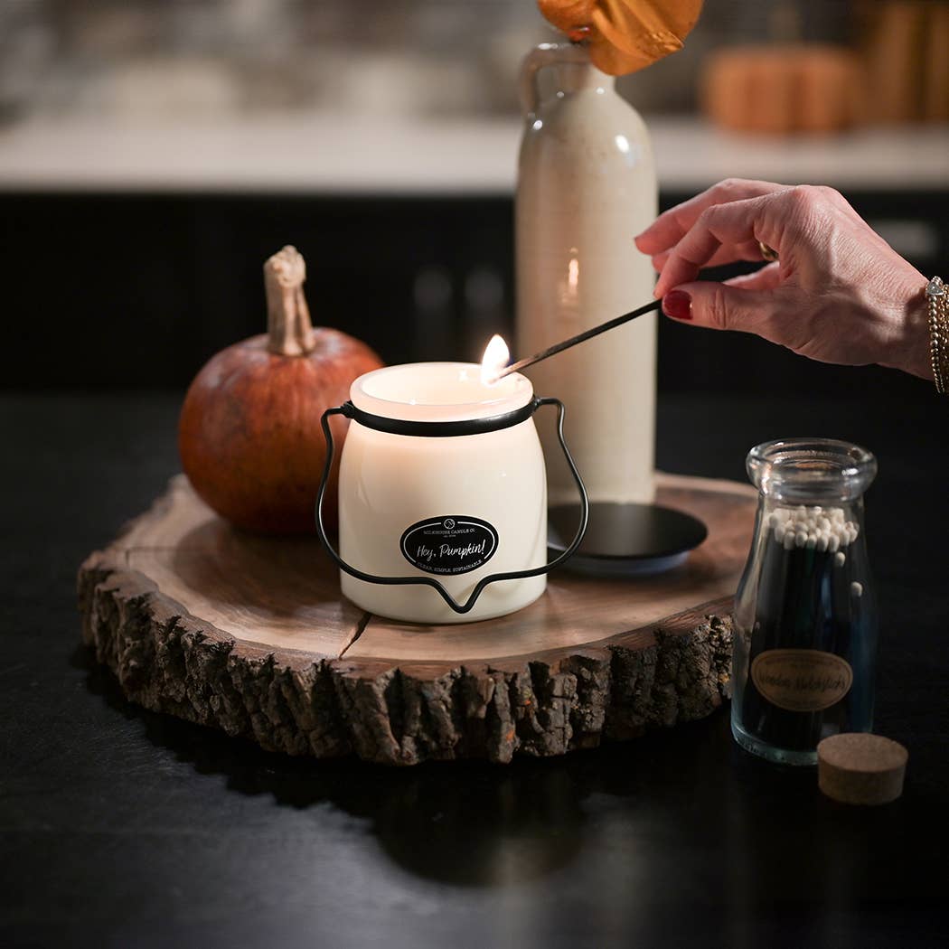 Milkhouse Candle Company - Vente Bougie en bocal - Bougie en pot de beurre de 16 oz : Hé, Citrouille !4