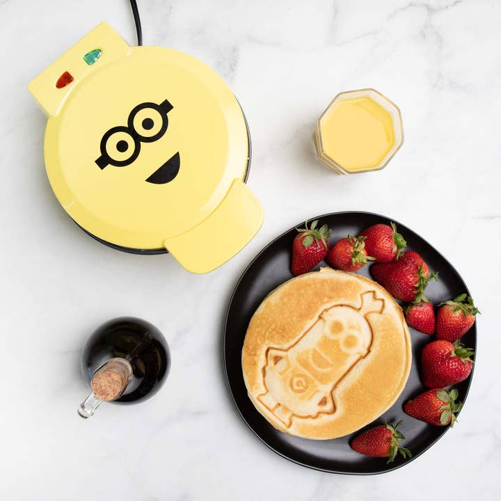 Uncanny Brands - Wholesale Kitchen Appliance - Uncanny Brands Minions Kevin Pancake Maker