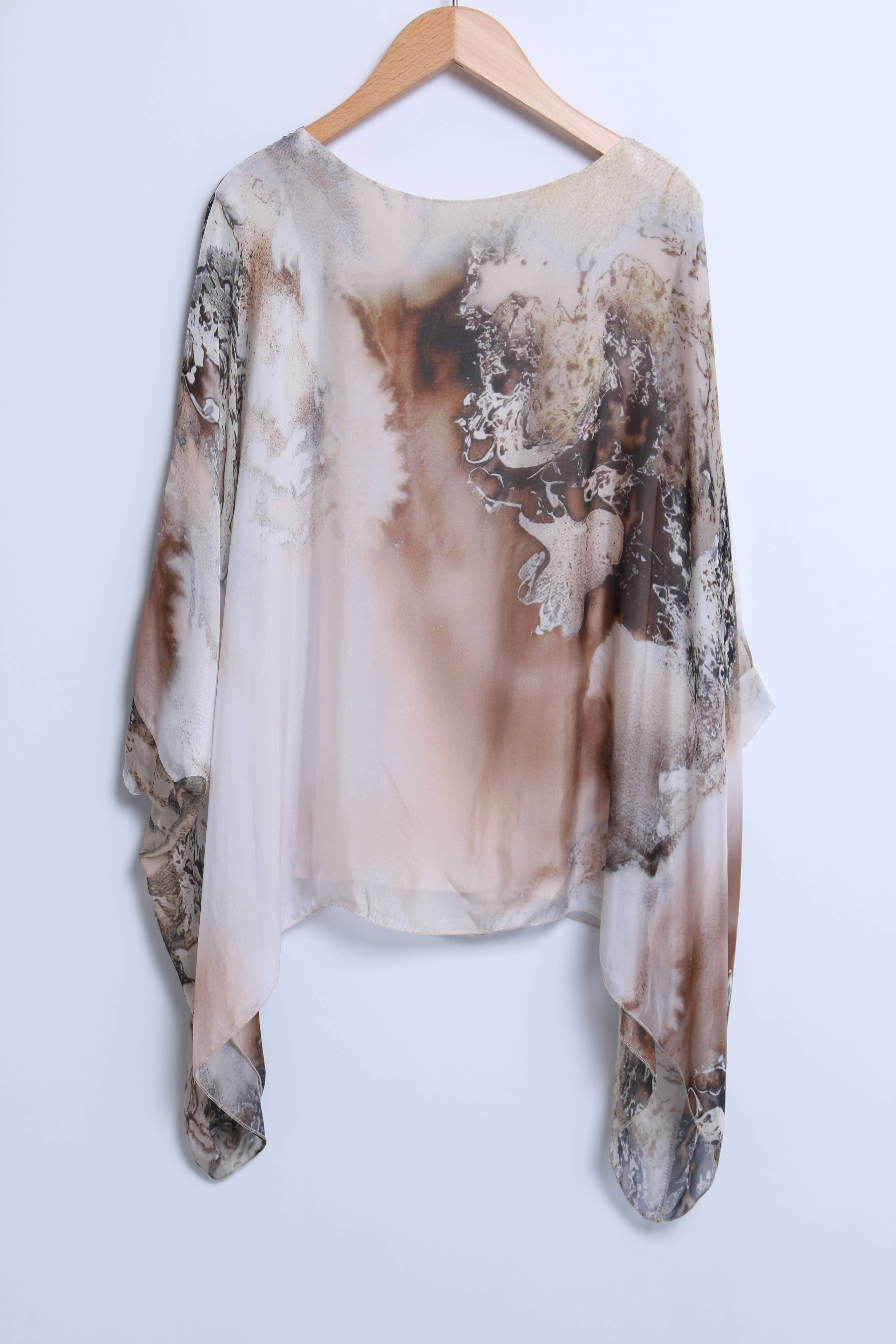 Shyloh - Wholesale Blouse - Dames - Asymmetrische top van soepelvallende zijde met digitale verloopprint21