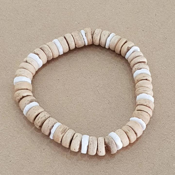 Shell bracelet with 8mm wooden beads SB-2027 für den Großhandel von Gloria-Maris