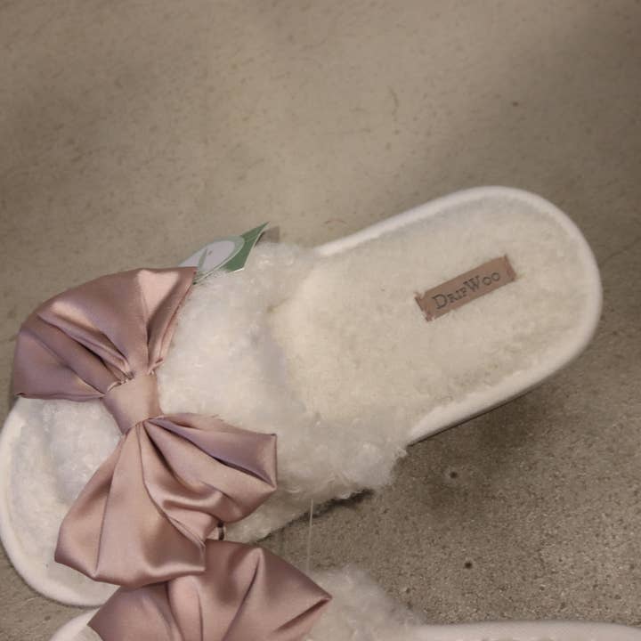 DrifWoo - Wholesale Slippers - Women's - White Fluffy Bridal Slippers – Women’s Summer Spa Slides5