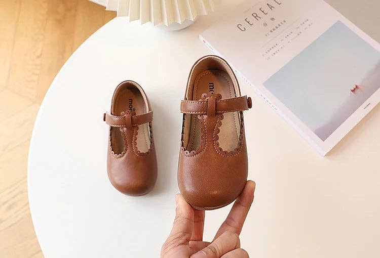 KiddieKickz - Vendita all'ingrosso Ballerine/mocassini - Bambini - Ballerine in pelle con cinturino a T per bambine: scarpe eleganti dal tocco retrò5