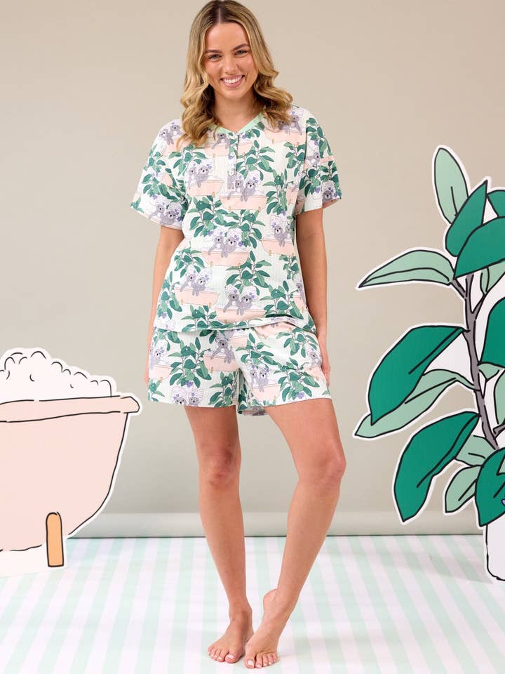 Pigiama corto da donna Pampered Pups, abbinato a maglietta e coperta per cani per la vendita all'ingrosso da parte di Darren & Phillip