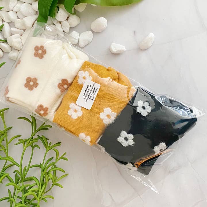 Ellison+Young – wholesale Strumpor - Dam – Mini Daisy Happiness Strumpor Set med 3