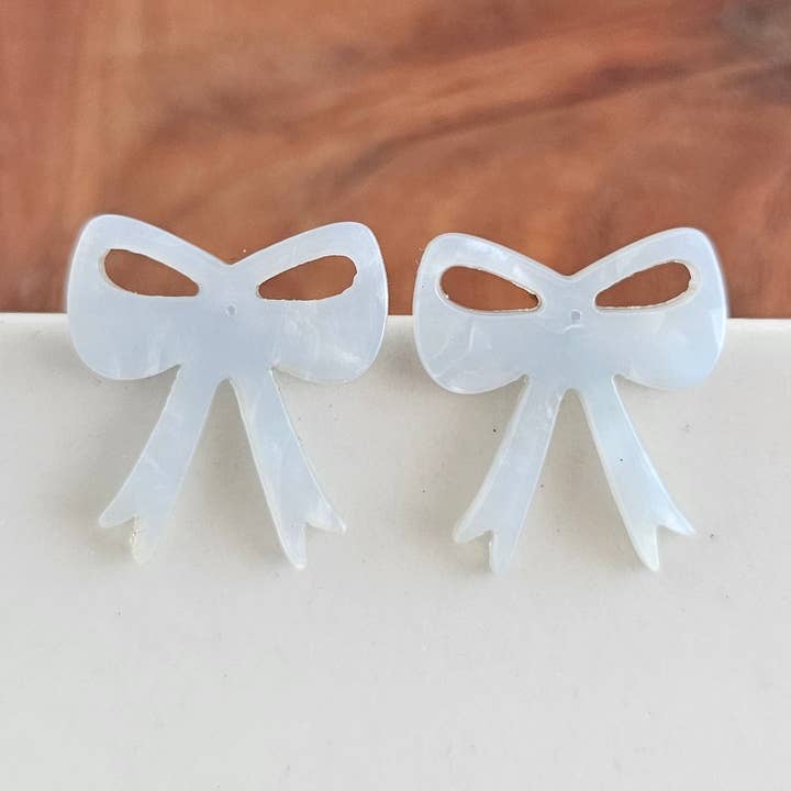 Bågeörhängen - Ljusblå // Smycken, Örhängen för wholesale av Spiffy & Splendid