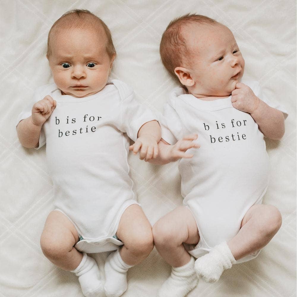 Cheerily Co. – Großhandel Body (ohne Füße) – Baby – Strampler „B is for bestie“ - Milch-Bio-Baumwolle2