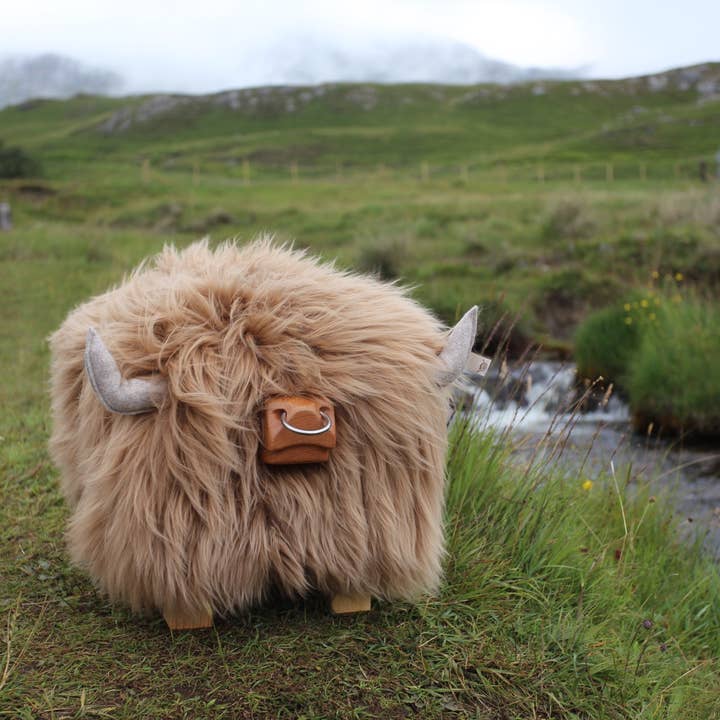Tweed yourself - Wholesale Stool - Highland Bull Footstool - BUTTERSCOTCH + Nose ring