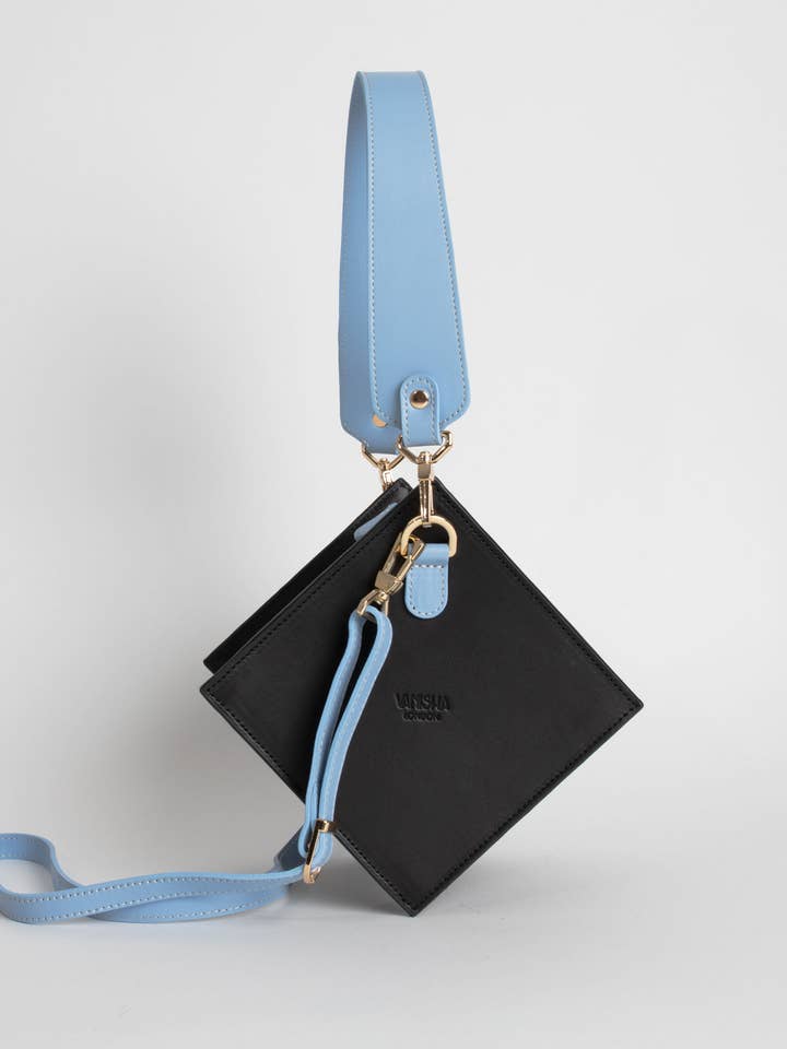 Lola Tasche in Schwarz und Himmelblau für den Großhandel von Vanisha London