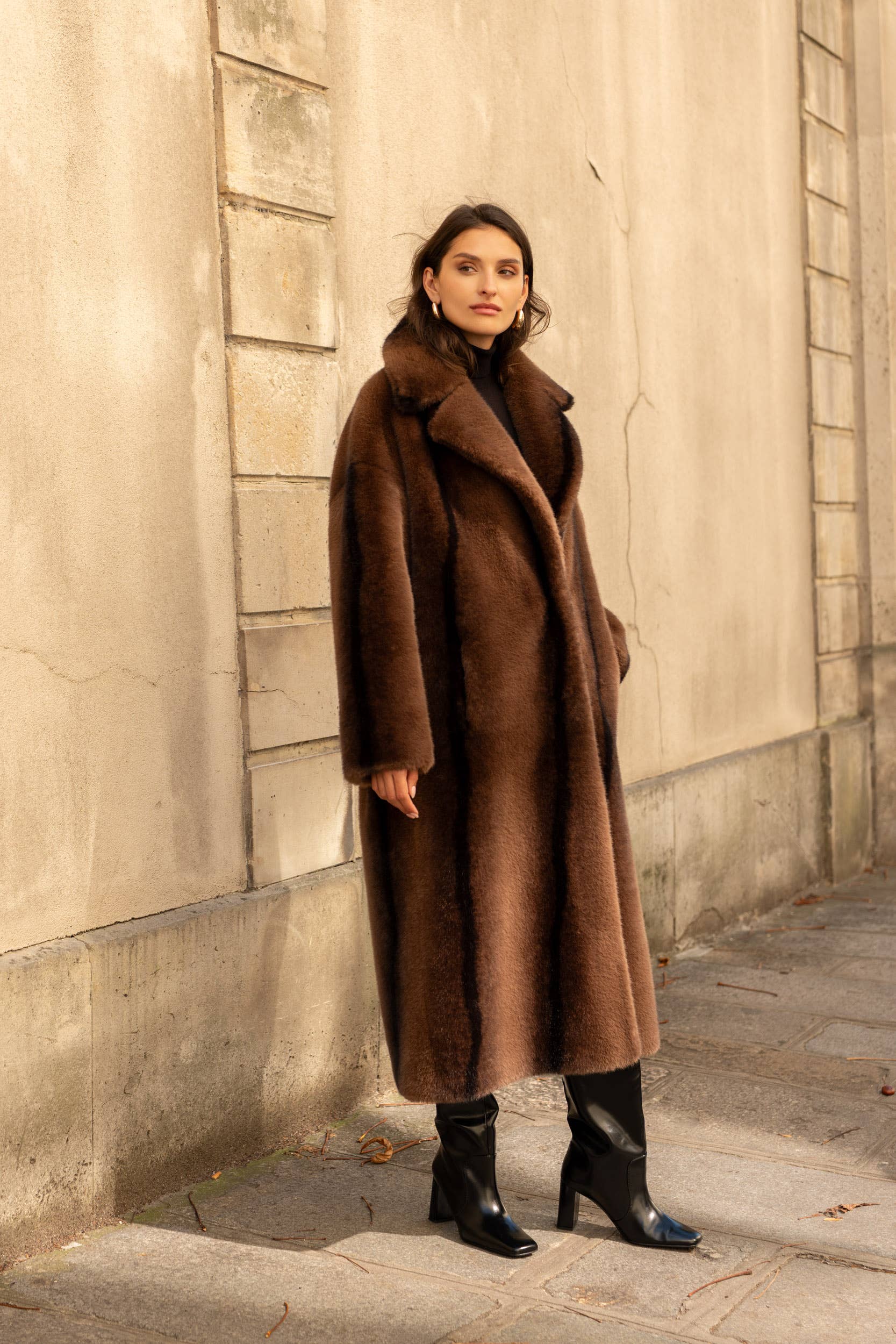 Attentif Paris - Wholesale Fur/Faux Fur Coat - Women's - Long synthetic fur coat with lapel collar54